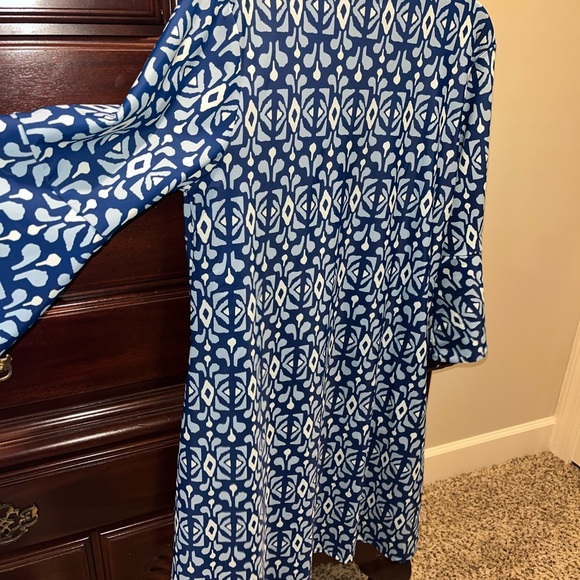 All For Color - Blue & White Patterned Bell Sleeve Dress ☀️50+ UPF Protection☀️ - Picture 5 of 8